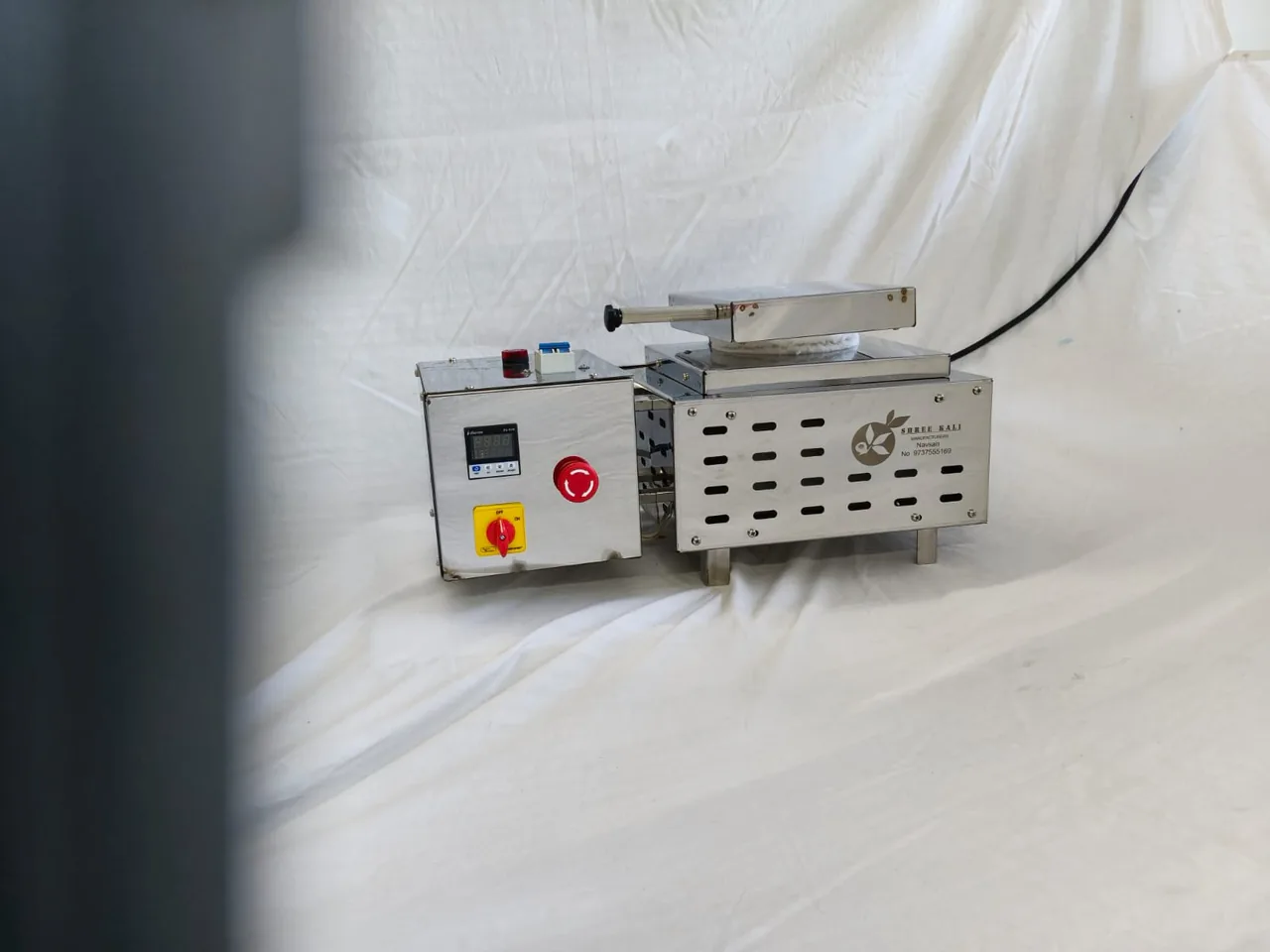 Swipeable 360 view of Shree Kali gold melting furnace